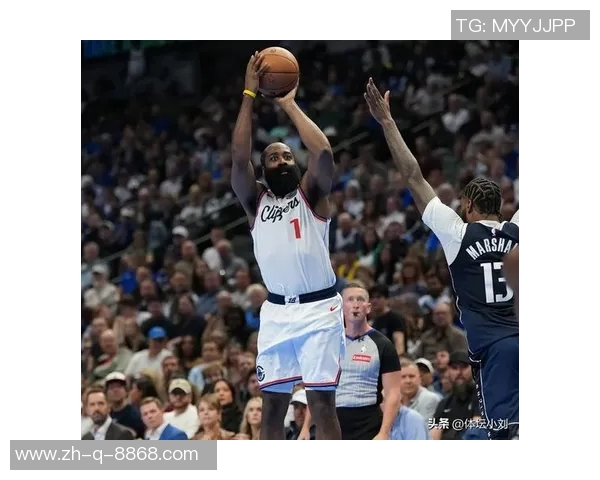 篮球足球双雄对决 精彩球星瞬间剪辑呈现 梦幻时刻全收录 篮球足球双雄对决 精彩球星瞬间剪辑呈现 梦幻时刻全收录